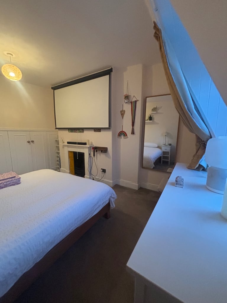 Fully furnished 2 bedroom flat Hillhead