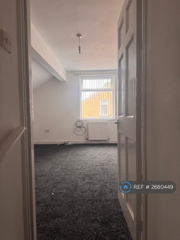 3 bedroom house in Acres Street, Bradford, BD21 (3 bed) (#2680449)