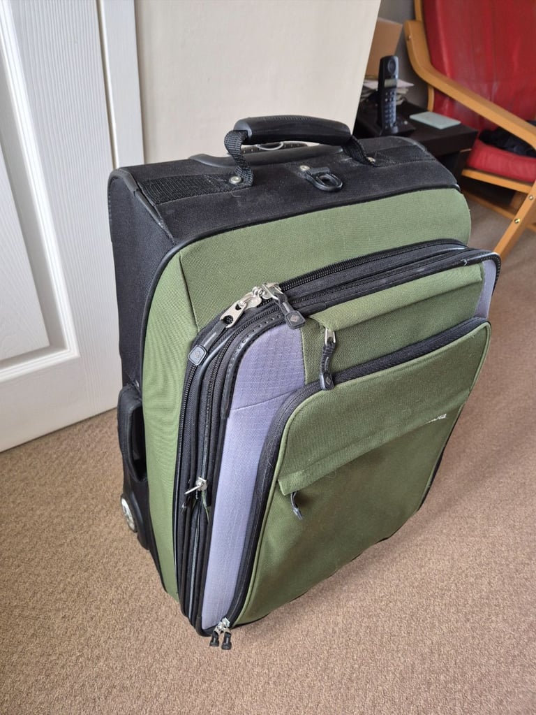 Columbia expandable 66cm tall x 40cm wide x 29cm deep multi-pocket wheeled