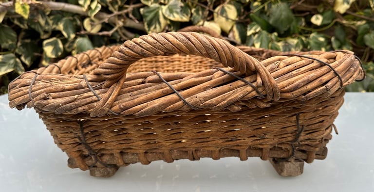 ANTIQUE FRENCH GRAPE HARVESTING BASKET, CHAMPAGNE PANIER DE VENDANGES, 87x57cm, 1900s - WILL POST!