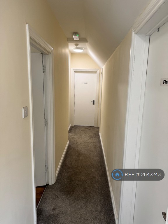 Studio flat in Balcombe Road, Crawley, RH10 (#2642243)