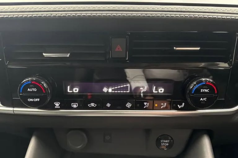 2025 Nissan Qashqai 1.5 E-Power 205 N-Connecta [Glass Roof] 5dr Auto Hatchback Hybrid Automatic