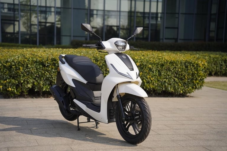 MGB CORAL 125cc Automatic Scooter Learner Legal City Commuter Excellent MPG