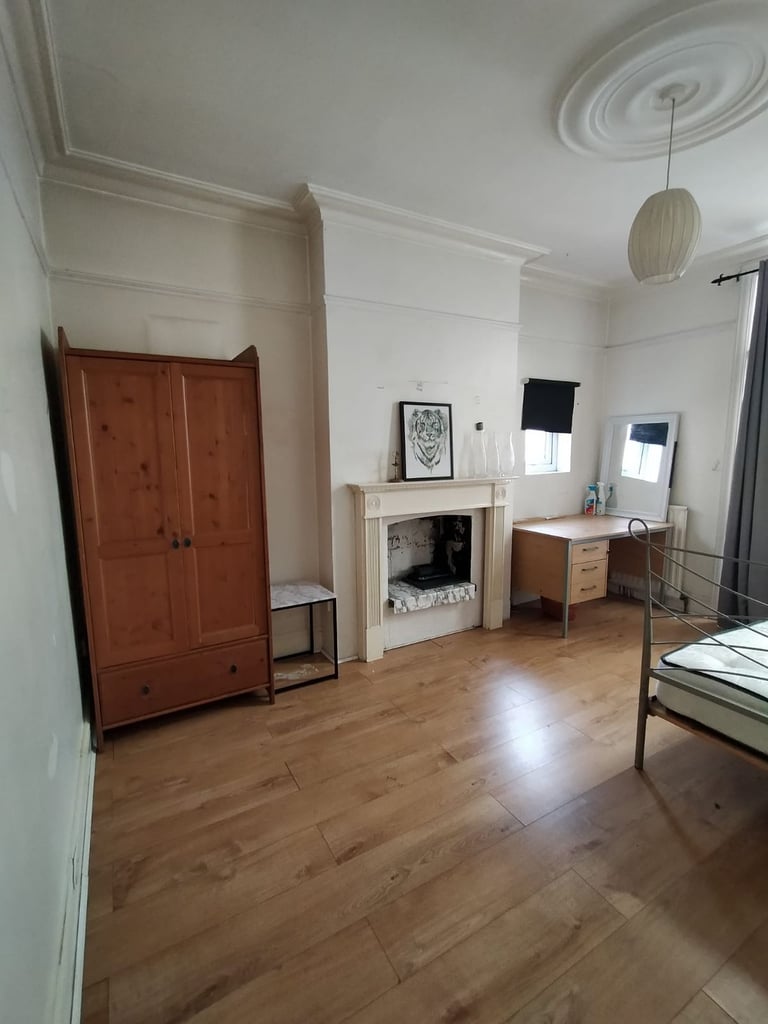 Spacious and Cosy Double Room for Rent in - UB10 0JB