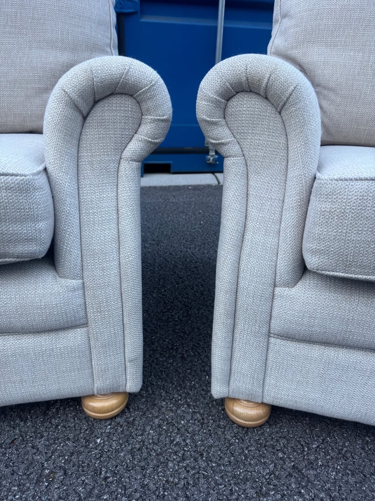 Very good quality three piece Suite thorngateupholstery