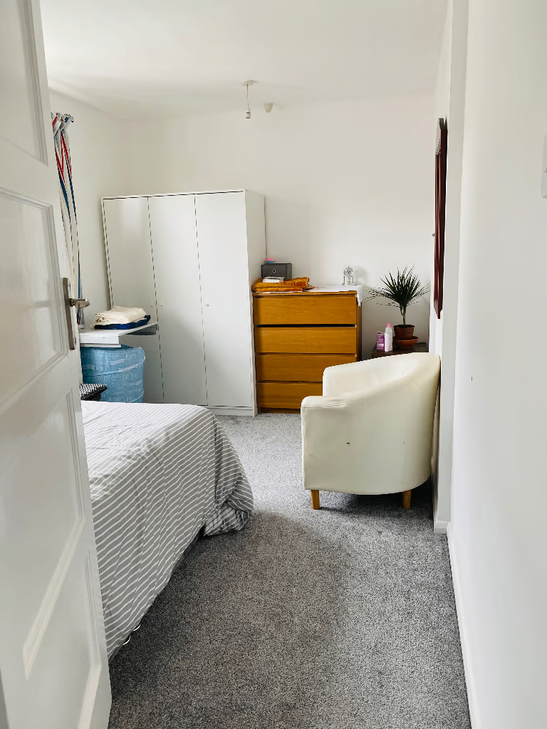Double Room for Rent - PO6 4DZ - £600/£700