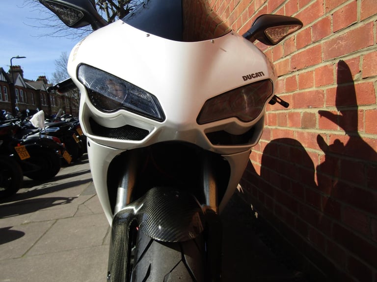 DUCATI 1198 S * PEARL WHITE * REDUCED * LOVELY BIKE * PLATE**EXTRAS**CARBON**