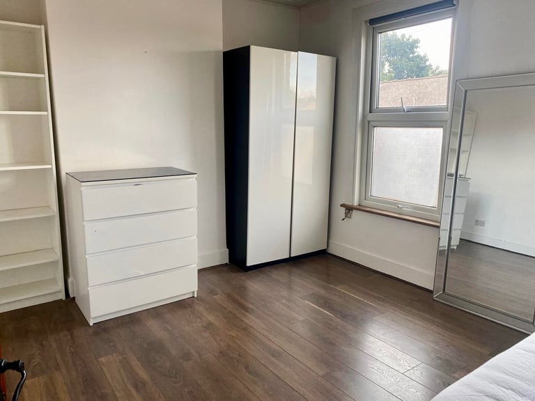 Rent Large Double Room - Croyland Road, Edmonton N9 