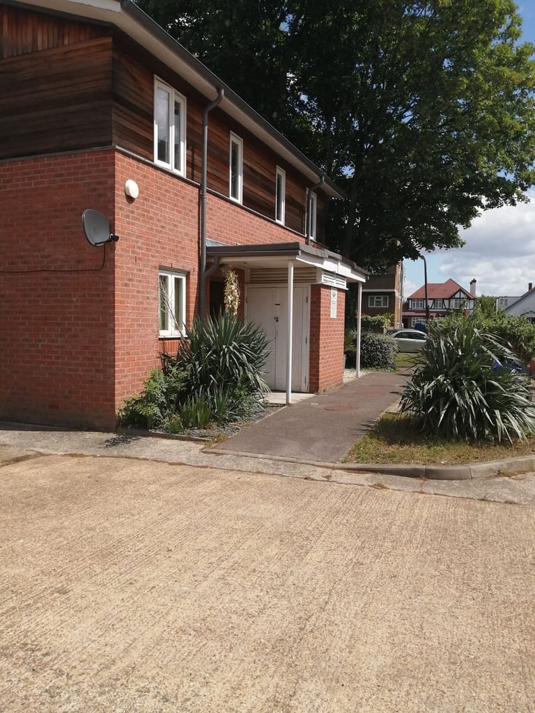 image for semi detached house in Wallington (no flats)
