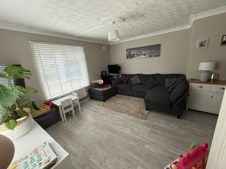 Large 2 bed GFF *Exchange wanted*