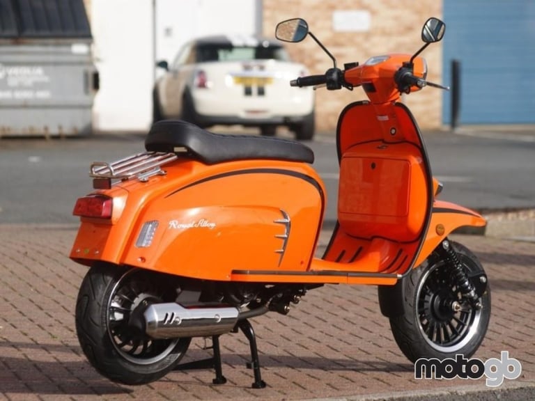 ROYAL ALLOY GT 125cc A Modern Classic Retro Automatic Moped Scooter