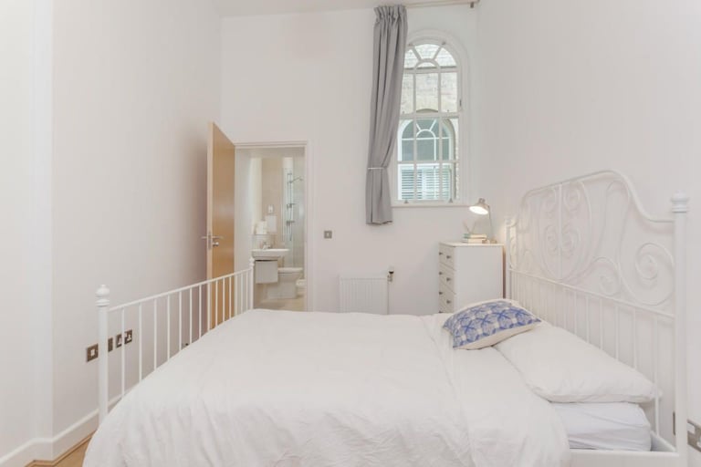 🏡 Modern Double Room – Poplar 🏡🗝