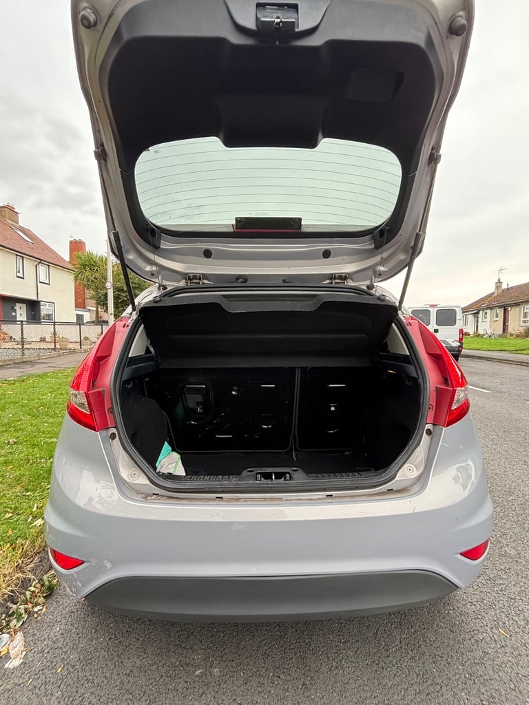 Ford, FIESTA, Hatchback, 2011, Manual, 1560 (cc), 5 doors
