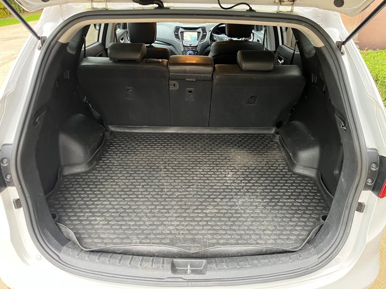 Hyundai, SANTA FE,Auto,tow bar, white, 4WD, FSH, new wheels, MOT & service! No advisory’s, 2014, 4X4