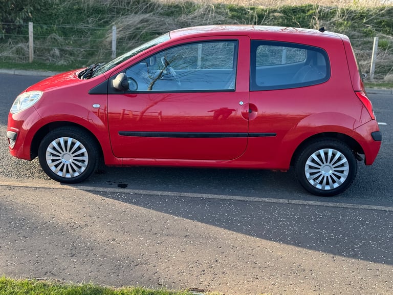 Renault Twingo, 34k miles, ULEZ compliant. - Image 2