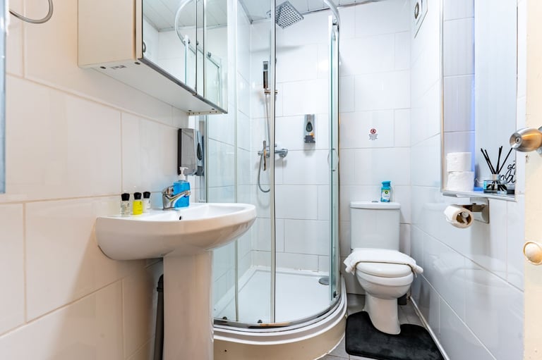 Beautiful 2 bedroom flat in Birmingham City Centre is available for Rent (B16 8)