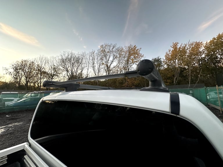 2013 Nissan Navara 3.0 dCi V6 Outlaw 4WD Diesel 4-Door Diesel