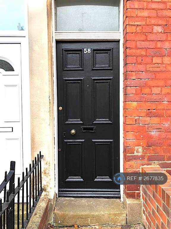 2 bedroom flat in Heaton, Newcastle Upon Tyne, NE6 (2 bed) (#2677835)