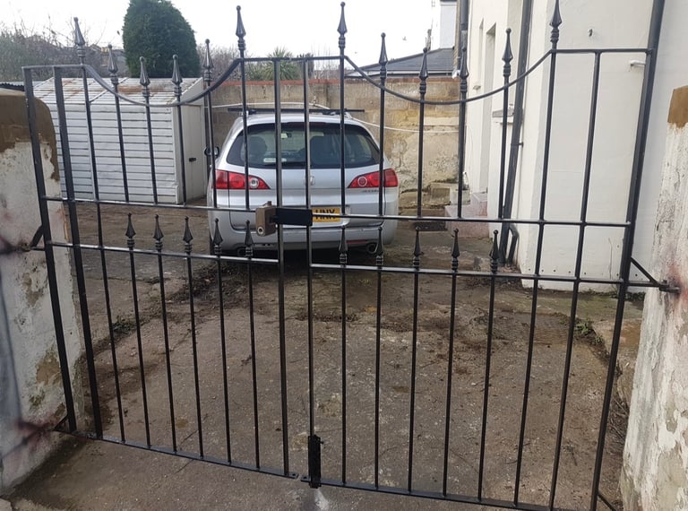 Secure Parking in Locked Yard Balham