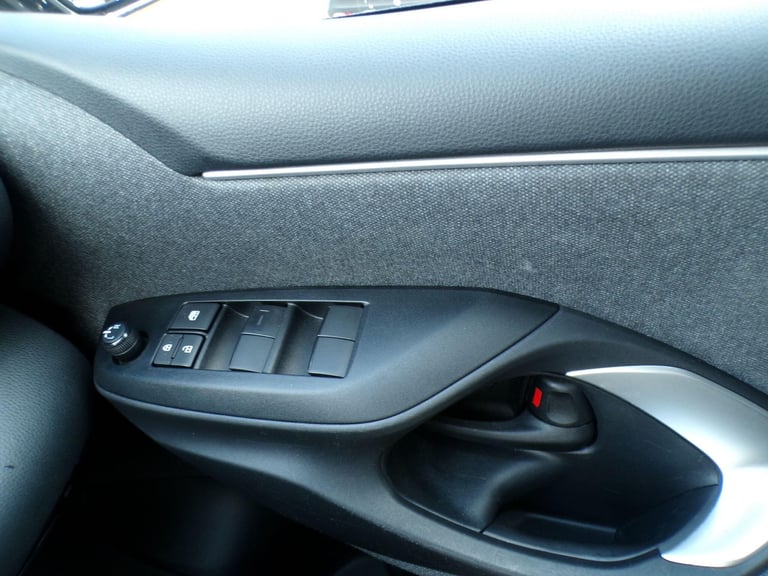 2021 Toyota Yaris 1.5 VVT-h Design Hatchback 5dr Petrol Hybrid E-CVT Euro 6 (s/s) (116 ps) HATCHB...