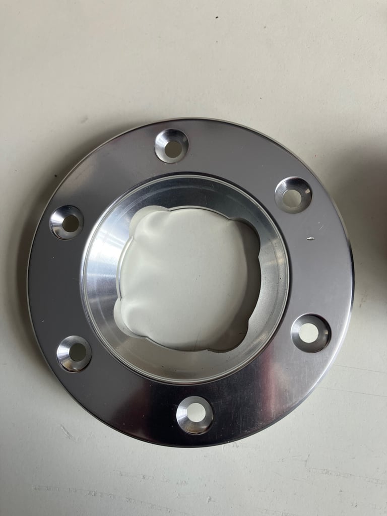 Newton equipment Aero 300 fuel filler cap flange assembly silver locking