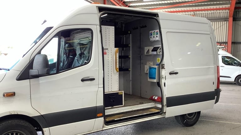 Mercedes-Benz Sprinter 317 CDI 170 L2H2 PROGRESSIVE MWB HIGH ROOF RWD AUTO