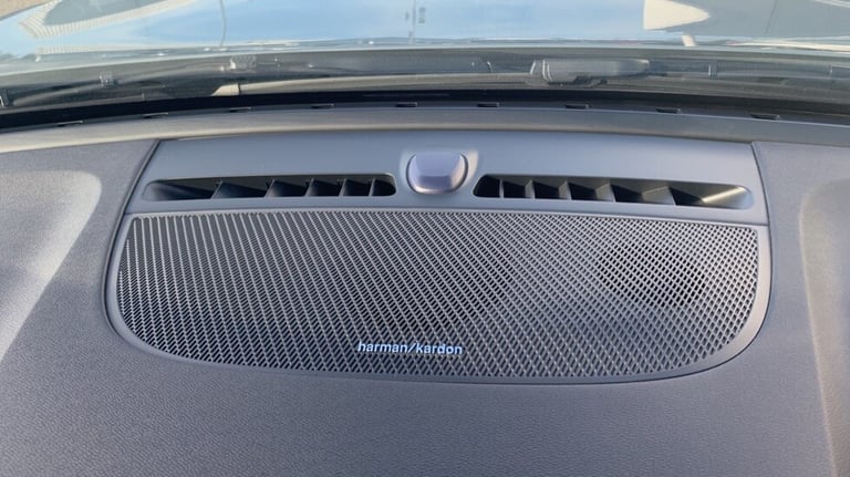 2023 Volvo XC40 Ultimate, B4 mild hybrid, Petrol, Dark ESTATE N/A Automatic