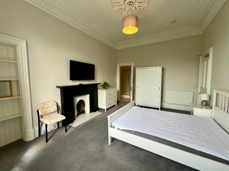 5 bedroom flat in Thirlestane Road, Marchmont, Edinburgh, EH9 1AS