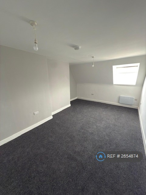 1 bedroom flat in Dudley Road, Brierley Hill, DY5 (1 bed) (#2654874)