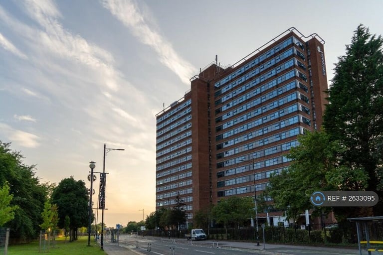 1 bedroom flat in Westpoint, Old Trafford, Manchester, M16 (1 bed) (#2633095)