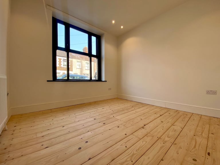 Stunning 2 Bed Garden Apartment - With Private Landlord 