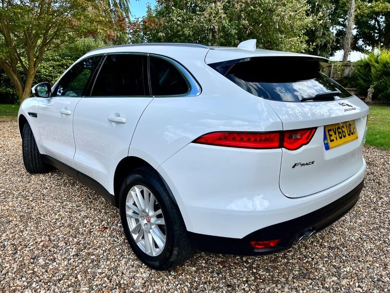 JAGUAR F-PACE 2.0 D180 Portfolio 2016