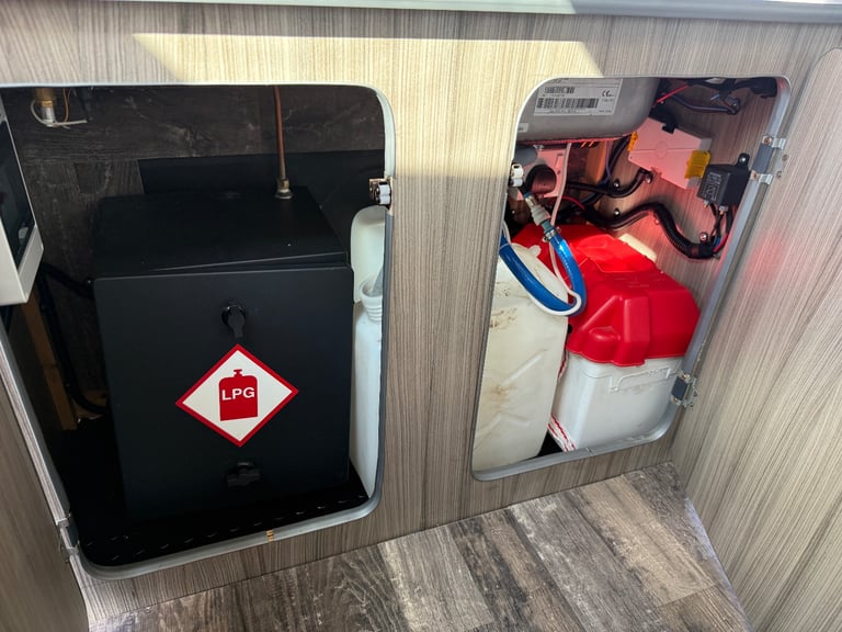 2015 (65)reg Fiat Doblo 1.6 M-Jet Camper Van - 1 Owner - 15250 miles