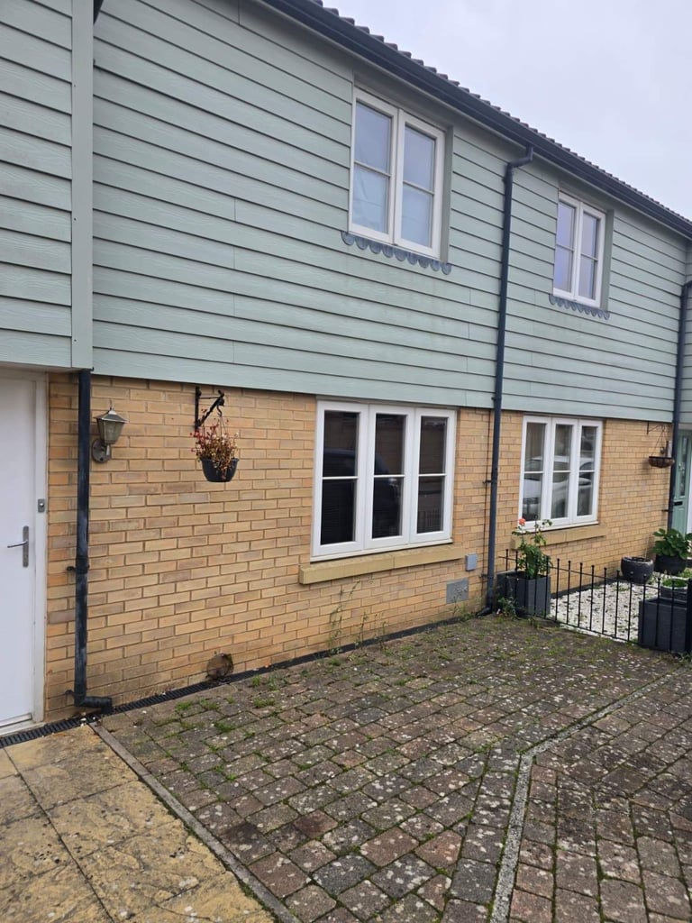 🌟 NEWLY-REFURBISHED 3/4 BED SEMI-DETACHED HOUSE – OXLEY PARK, MK4 🌟 Available Now – £1,695 pcm ***