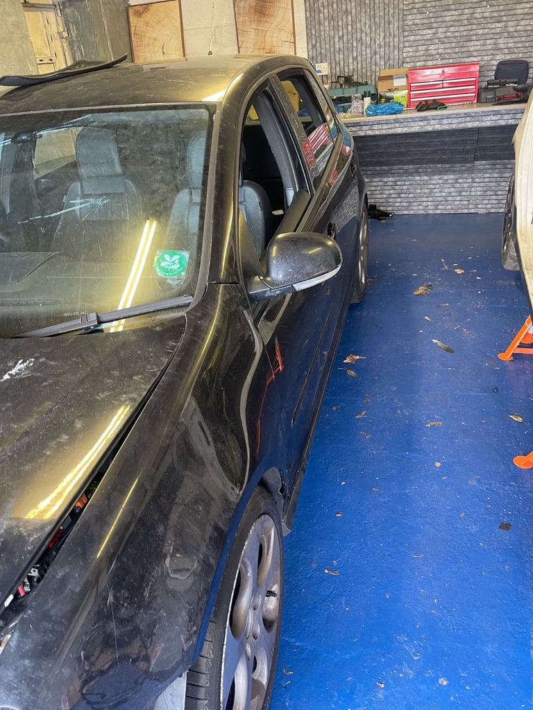 Volkswagen, GOLF, Hatchback, 2005, Manual, 1984 (cc), 5 doors