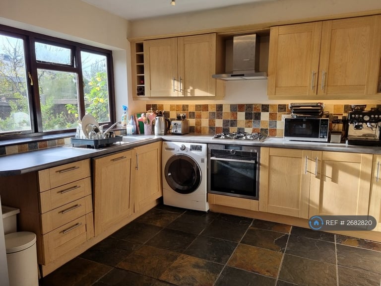 4 bedroom house in Wanlip Road, London, E13 (4 bed) (#2682820)