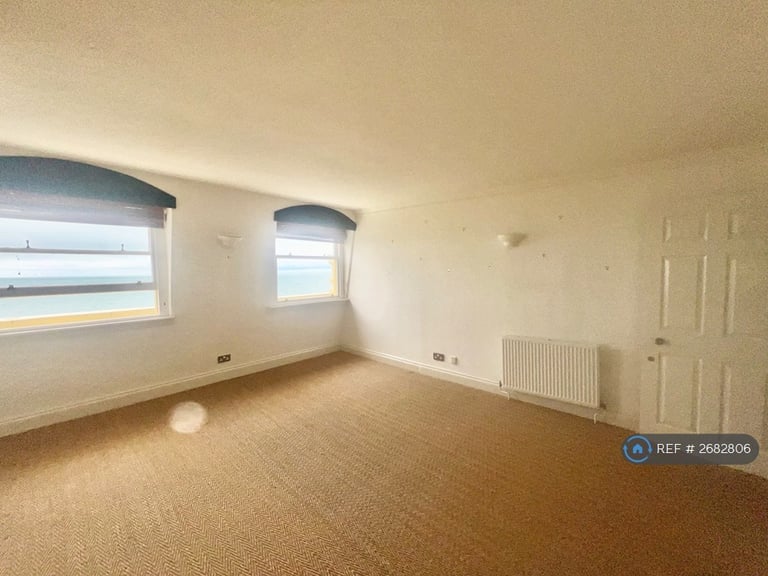 3 bedroom flat in Brunswick Terrace, Hove, BN3 (3 bed) (#2682806)
