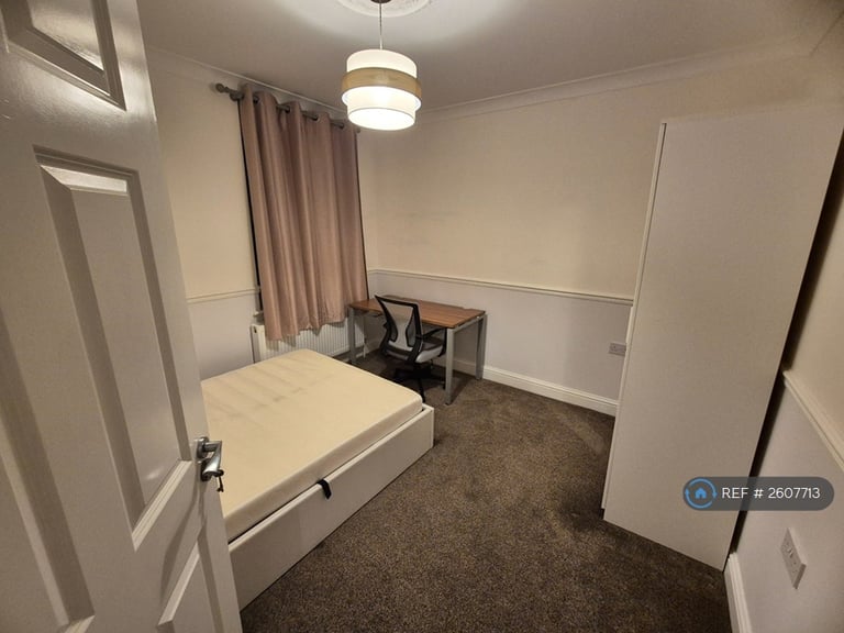 4 bedroom flat in Locket Road, Harrow, HA3 (4 bed) (#2607713)