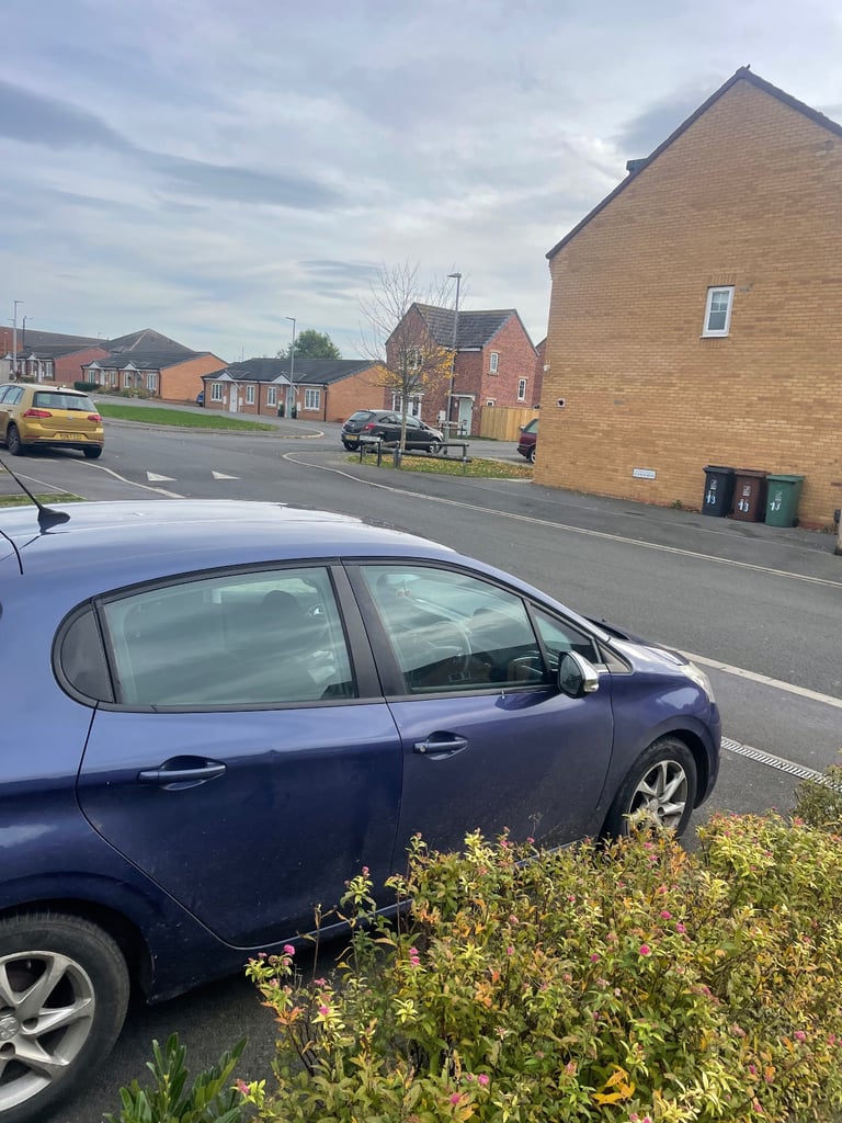 Peugeot 208 1.2 2013 – Low Miles – £20 Tax – Great Fuel Economy – MOT 2026