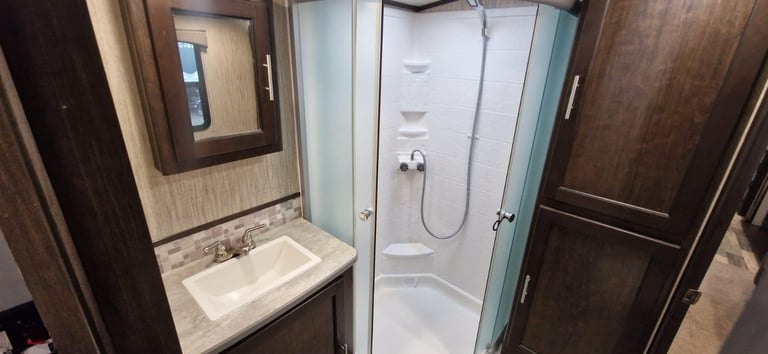 2018 Cruiser RV Fun Finder 27IK 1 Bedroom 5 Berth American Caravan 5th Wheel RV