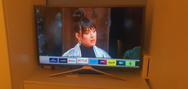 image for Samsung Smart 32inch tv 