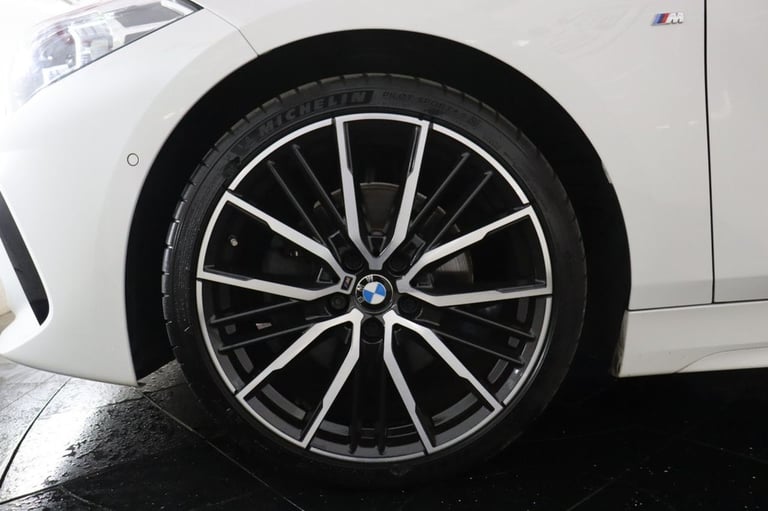 2021 BMW 1 Series 1.5 118i M Sport 5dr DCT (PAN ROOF, 19 inchALLOYS) Hatchback Petrol Automatic