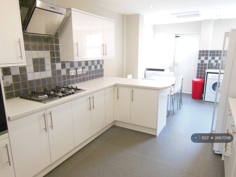 7 bedroom house in Garmoyle Road, Liverpool, L15 (7 bed) (#2667098)