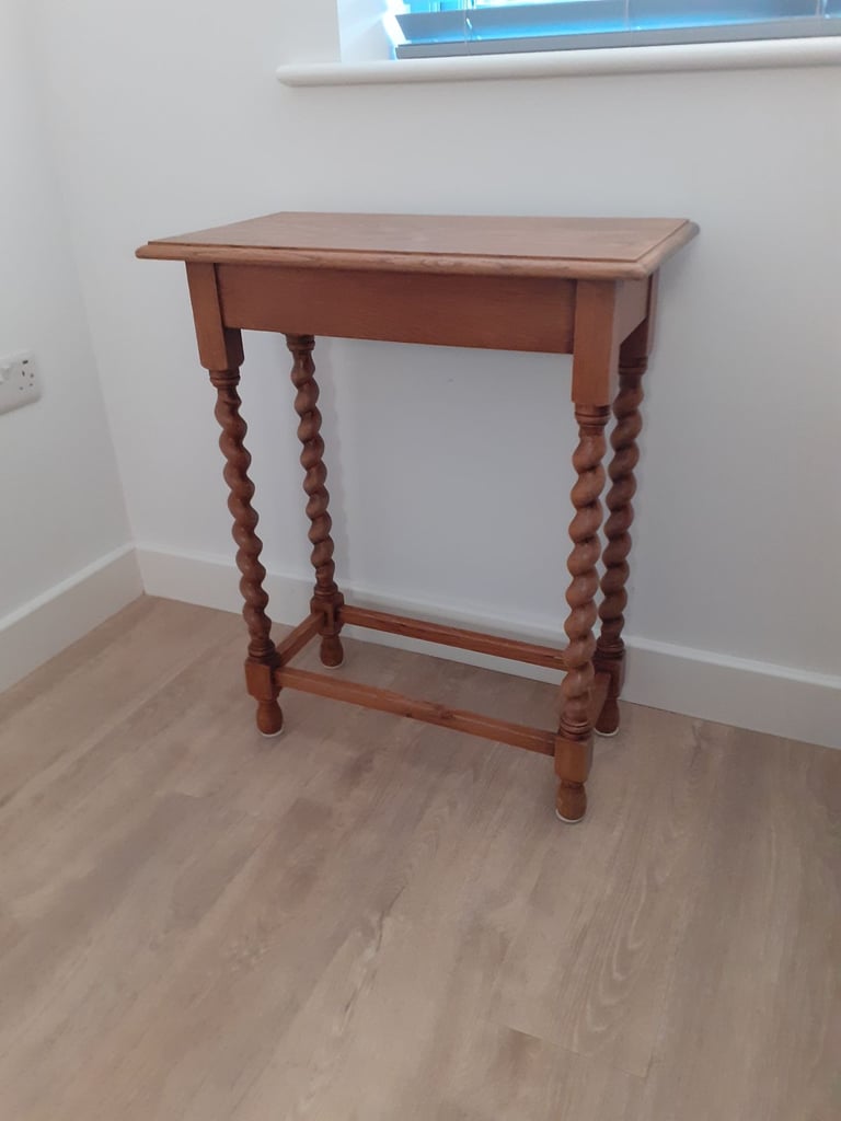 Oak Antique vintage small hall /console table, barley twist legs.VGC