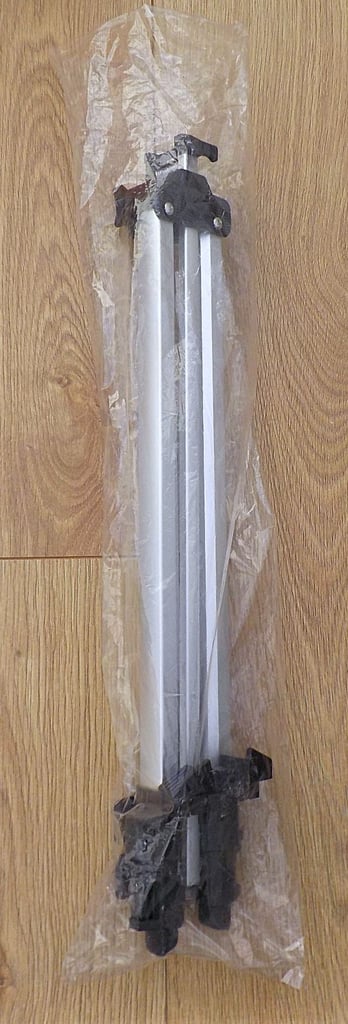 Artist's Easel Magenti. Tripod In New condition (Bexley)