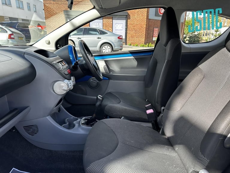 2010 Toyota AYGO 1.0 VVT-i Blue Hatchback 3dr Petrol Manual Euro 4 (67 bhp) Hatchback Petrol Manual