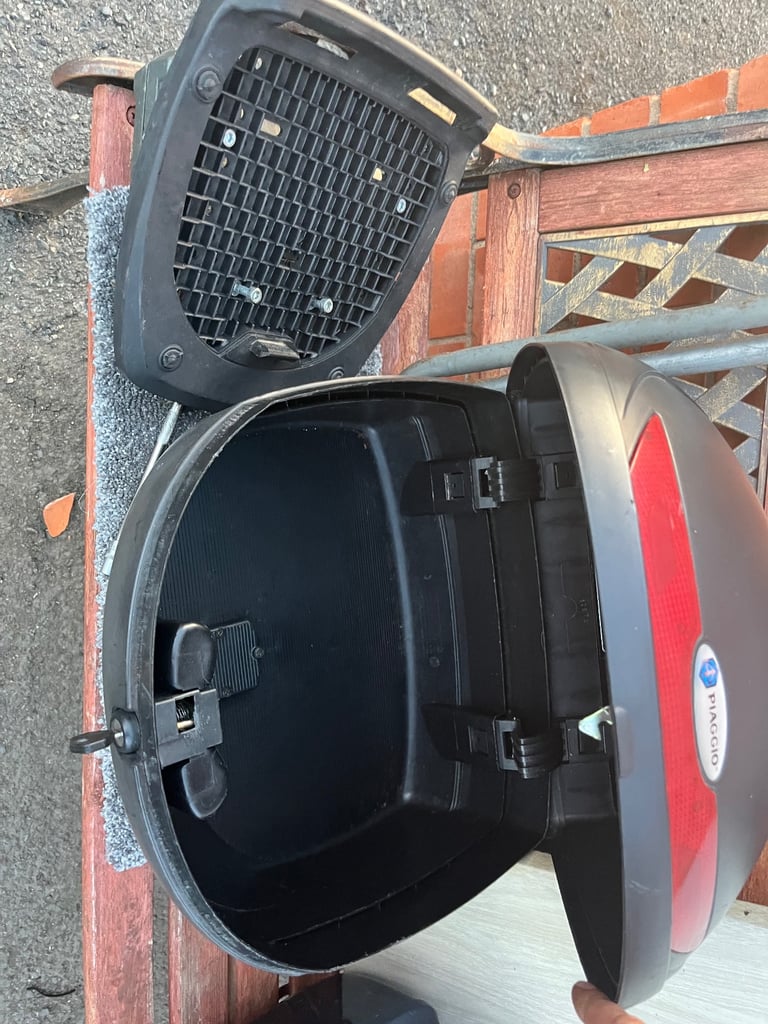 Helmet box for Vespa Lx125/50