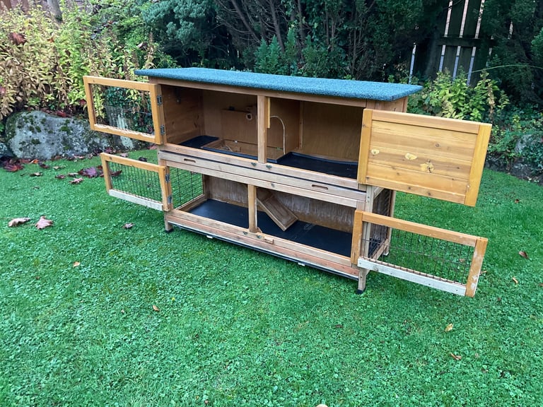 Rabbit or Guinea Pig Hutch + Extras. Possibly Deliver. 