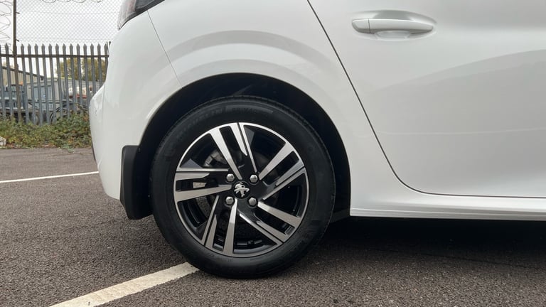 2021 Peugeot 208 1.2 PureTech 100 Allure 5dr Petrol Hatchback Hatchback Petrol Manual