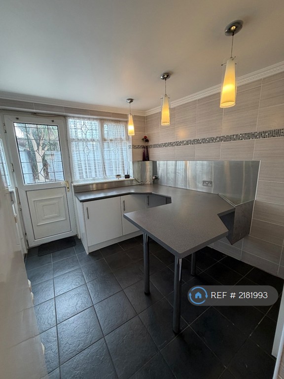 3 bedroom house in Barking, Barking, RM9 (3 bed) (#2181993)